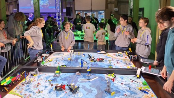 20250201 Lego 1 Am Spieltisch